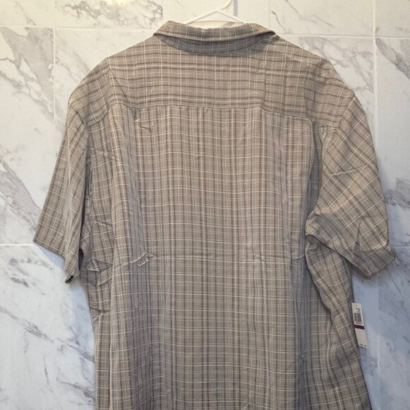 XXL Van Heusen Short Sleeve Button Shirt Plaid - Picture 2 of 2
